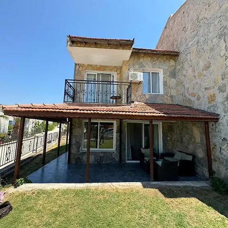 Villa Yazlik Kleopatra Koyu Yaninda Çeşme