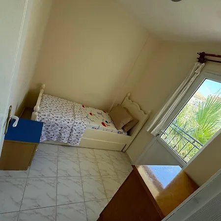 Yazlik Kleopatra Koyu Yaninda Çeşme