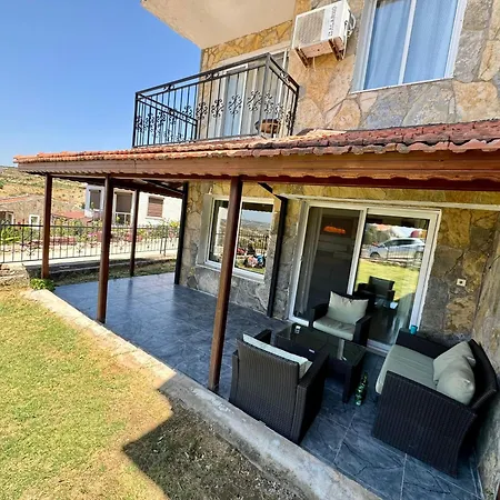 Yazlik Kleopatra Koyu Yaninda * Çeşme